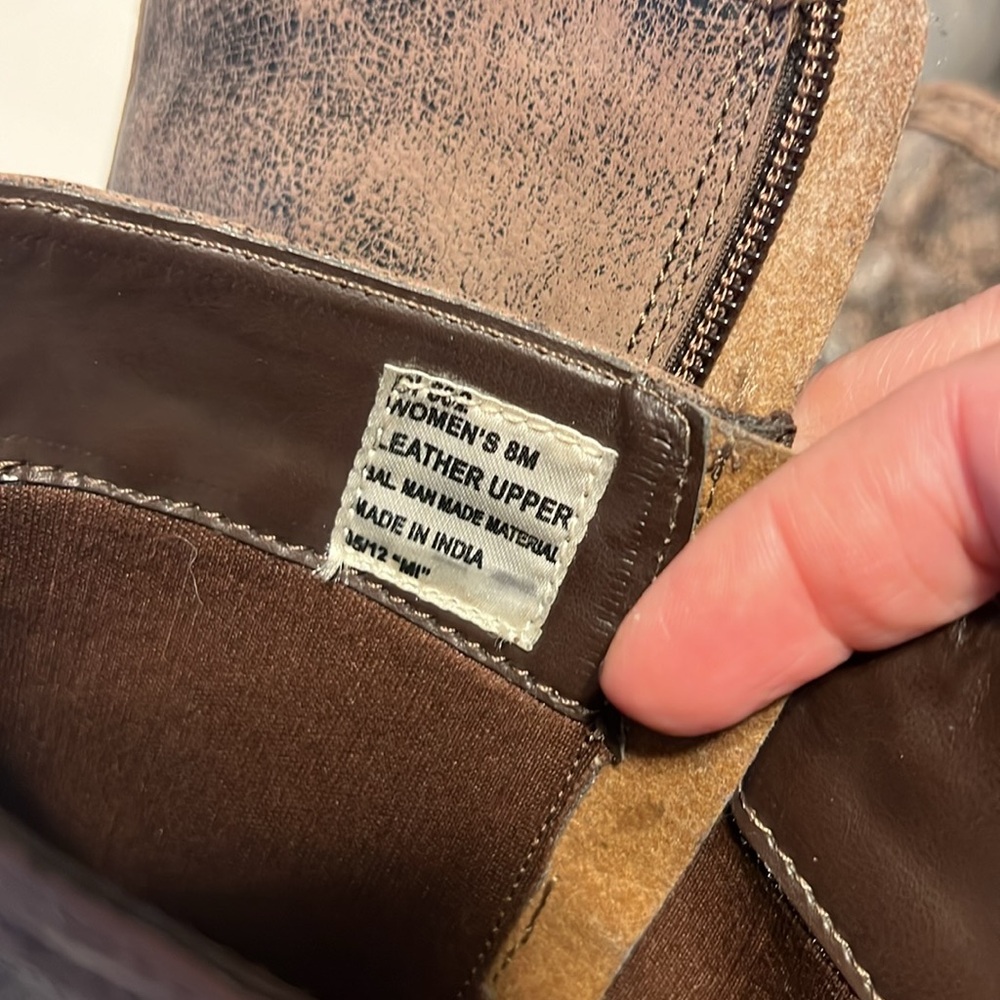 Brown Leather Buckle Dingo Cowboy Boots - Picture 8 of 9